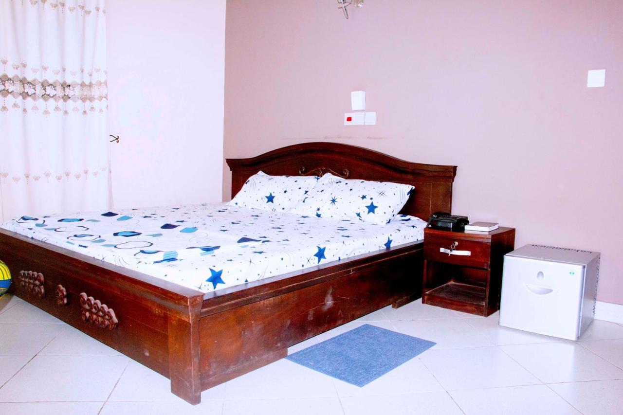 Nora Hotel โกโตนู ภายนอก รูปภาพ